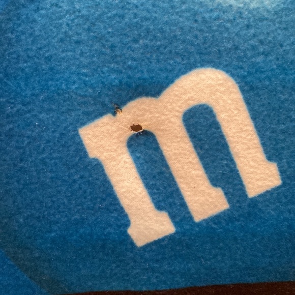 Hershey’s/Mars pillows and blanket bundle - Picture 3 of 3